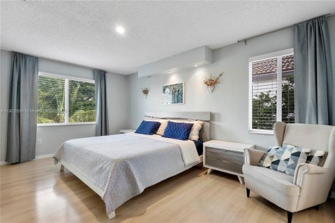 House in Coral Springs, Florida 3 bedrooms, 145.48 sq.m. № 1955036 - photo 7