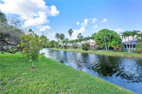 House in Coral Springs, Florida 3 bedrooms, 145.48 sq.m. № 1955036 - photo 25