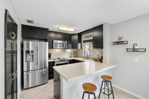 House in Coral Springs, Florida 3 bedrooms, 145.48 sq.m. № 1955036 - photo 17