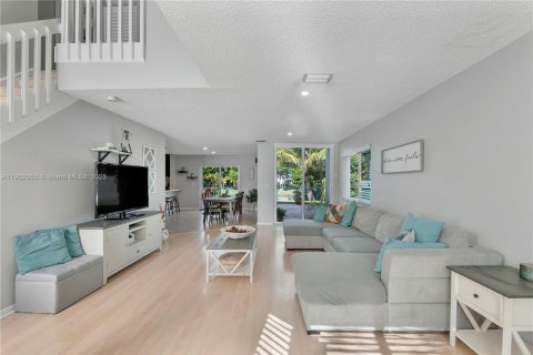 House in Coral Springs, Florida 3 bedrooms, 145.48 sq.m. № 1955036 - photo 15