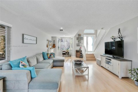 House in Coral Springs, Florida 3 bedrooms, 145.48 sq.m. № 1955036 - photo 1