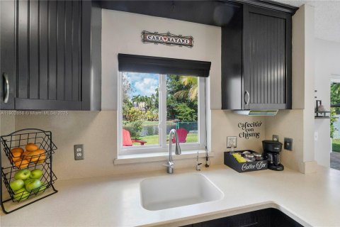 House in Coral Springs, Florida 3 bedrooms, 145.48 sq.m. № 1955036 - photo 3