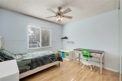 House in Coral Springs, Florida 3 bedrooms, 145.48 sq.m. № 1955036 - photo 12