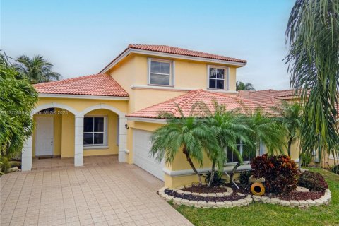 House in Coconut Creek, Florida 4 bedrooms, 203.83 sq.m. № 1477278 - photo 1