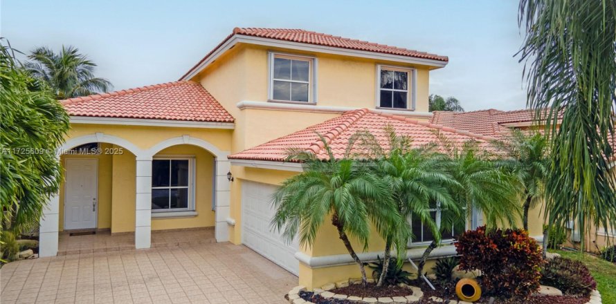 House in Coconut Creek, Florida 4 bedrooms, 203.83 sq.m. № 1477278