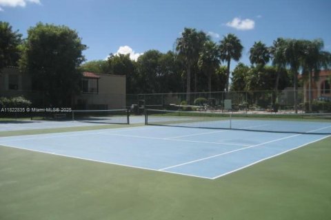 Condo in Miami, Florida, 1 bedroom  № 1941146 - photo 13