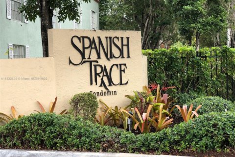 Condo in Miami, Florida, 1 bedroom  № 1941146 - photo 2