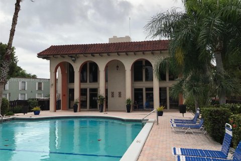 Condo in Miami, Florida, 1 bedroom  № 1941146 - photo 15