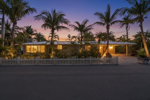 House in Longboat Key, Florida 2 bedrooms, 125.05 sq.m. № 2108859