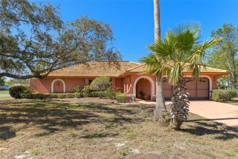 Casa en venta en Spring Hill, Florida, 4 dormitorios, 198.9 m2 № 1916841 - foto 1