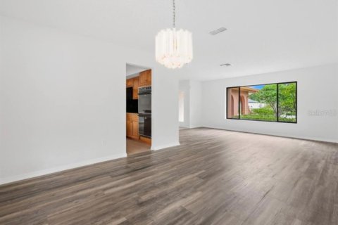 Casa en venta en Spring Hill, Florida, 4 dormitorios, 198.9 m2 № 1916841 - foto 11