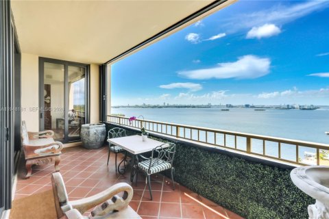 Condo in Miami, Florida, 4 bedrooms № 2178185 - photo 12