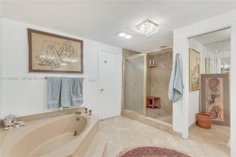 Condo in Miami, Florida, 4 bedrooms № 2178185 - photo 18