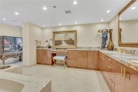 Condo in Miami, Florida, 4 bedrooms № 2178185 - photo 25