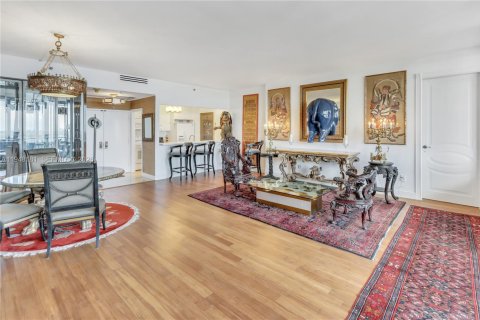Condo in Miami, Florida, 4 bedrooms № 2178185 - photo 6