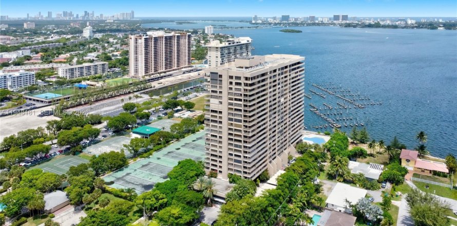Condo in Miami, Florida, 4 bedrooms № 2178185