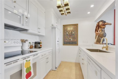 Condo in Miami, Florida, 4 bedrooms № 2178185 - photo 9
