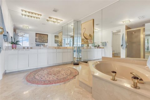 Condo in Miami, Florida, 4 bedrooms № 2178185 - photo 17