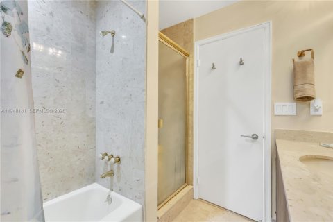 Condo in Miami, Florida, 4 bedrooms № 2178185 - photo 30