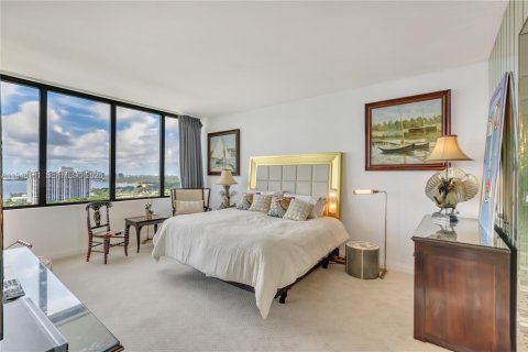 Condo in Miami, Florida, 4 bedrooms № 2178185 - photo 14