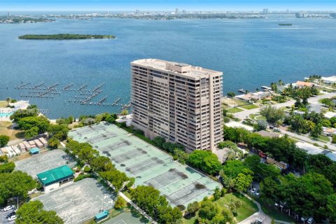 Condo in Miami, Florida, 4 bedrooms № 2178185 - photo 2