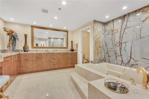 Condo in Miami, Florida, 4 bedrooms № 2178185 - photo 24