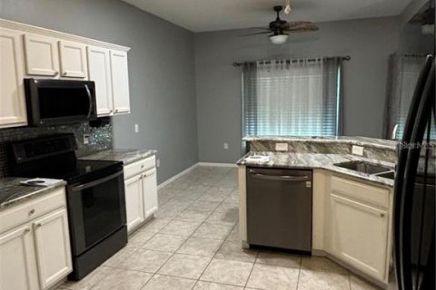 Villa ou maison à louer à Poinciana, Floride: 2 chambres, 136.94 m2 № 2196199 - photo 4