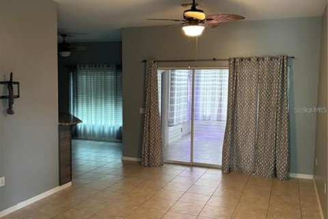 Villa ou maison à louer à Poinciana, Floride: 2 chambres, 136.94 m2 № 2196199 - photo 3