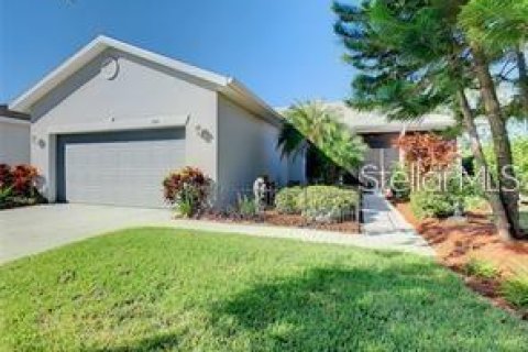 House in Poinciana, Florida 2 bedrooms, 136.94 sq.m. № 2196199