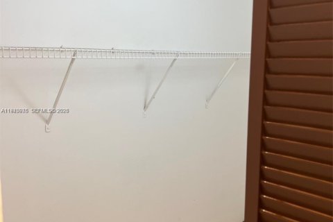 Condo in Miami, Florida, 2 bedrooms  № 2001726 - photo 7