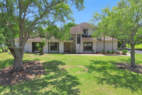 House in Miami, Florida 5 bedrooms, 325.34 sq.m. № 1744067 - photo 3