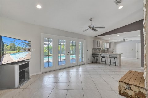 House in Miami, Florida 5 bedrooms, 325.34 sq.m. № 1744067 - photo 15