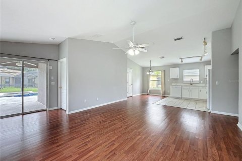 House in Davenport, Florida 4 bedrooms, 154.68 sq.m. № 1778738 - photo 13