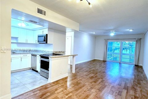 Condominio en venta en Fort Lauderdale, Florida, 1 dormitorio, 63.92 m2 № 2183590 - foto 4