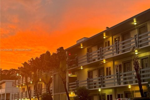 Condominio en venta en Fort Lauderdale, Florida, 1 dormitorio, 63.92 m2 № 2183590 - foto 13