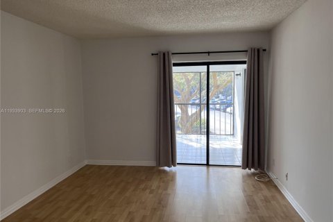 Condo in Weston, Florida, 2 bedrooms  № 1992231 - photo 13