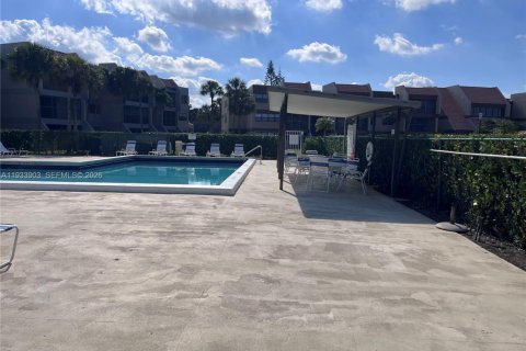 Condo in Weston, Florida, 2 bedrooms  № 1992231 - photo 24