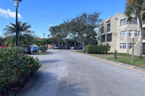 Condo in Weston, Florida, 2 bedrooms  № 1992231 - photo 21