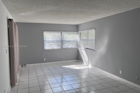 Condo in Weston, Florida, 2 bedrooms  № 1992231 - photo 9