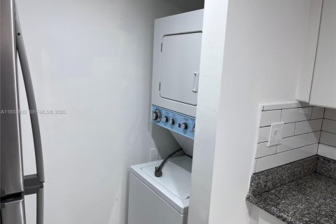 Condo in Weston, Florida, 2 bedrooms  № 1992231 - photo 12