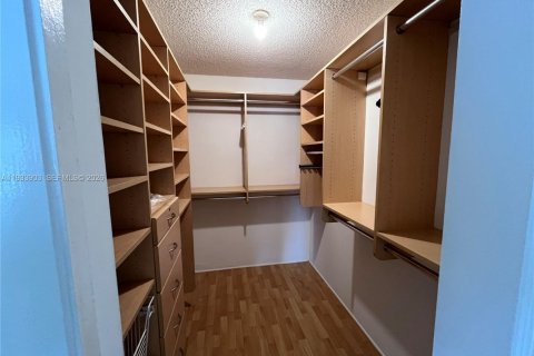 Condo in Weston, Florida, 2 bedrooms  № 1992231 - photo 15