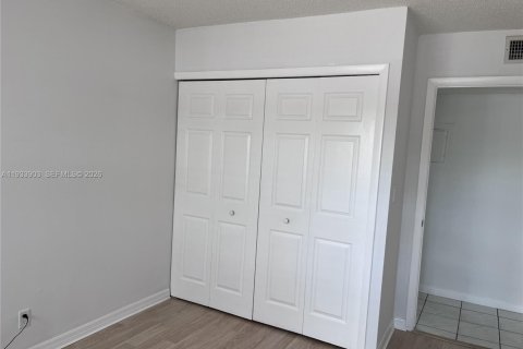 Condo in Weston, Florida, 2 bedrooms  № 1992231 - photo 19