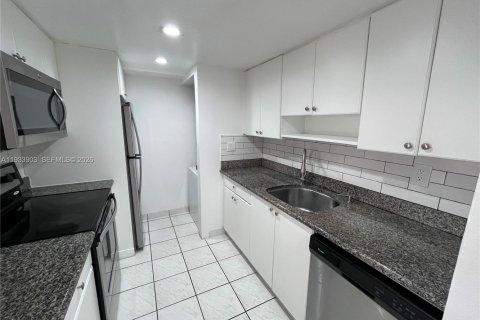 Condo in Weston, Florida, 2 bedrooms  № 1992231 - photo 11
