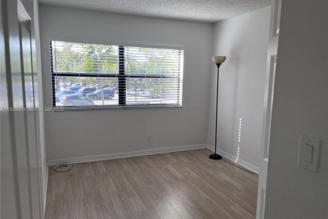Condo in Weston, Florida, 2 bedrooms  № 1992231 - photo 17