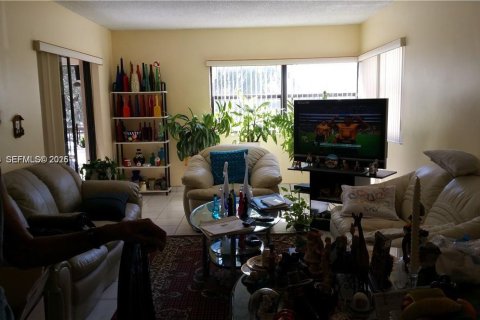 Condominio en alquiler en Weston, Florida, 2 dormitorios, 102.19 m2 № 1992231 - foto 4