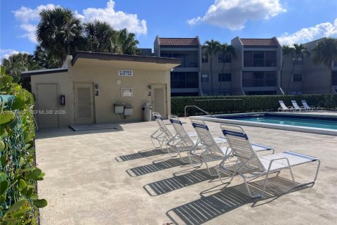 Condo in Weston, Florida, 2 bedrooms  № 1992231 - photo 25