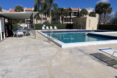 Condo in Weston, Florida, 2 bedrooms  № 1992231 - photo 26