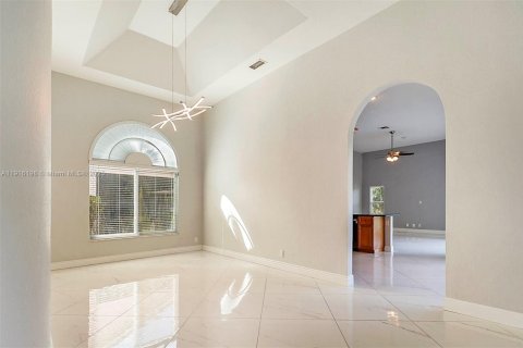 Villa ou maison à louer à Coral Springs, Floride: 5 chambres, 249.91 m2 № 1972144 - photo 9
