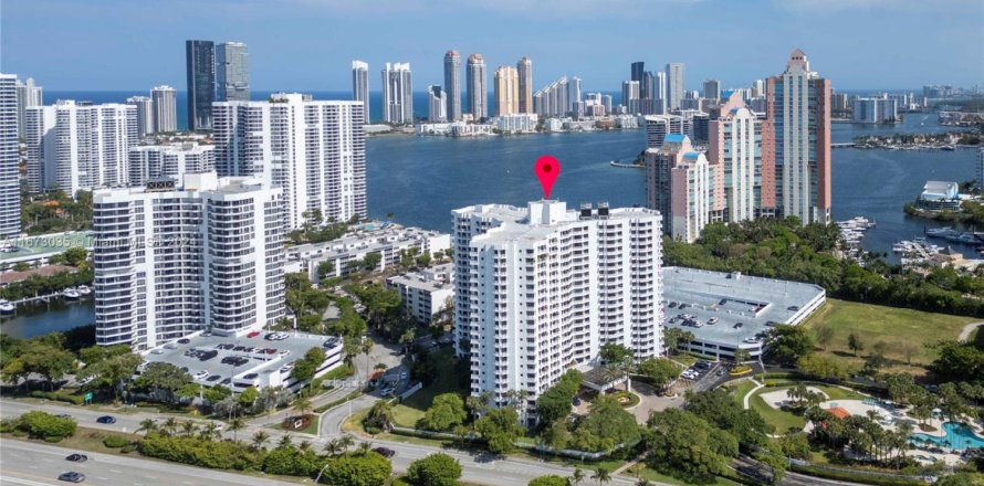 Condominio en Aventura, Florida, 2 dormitorios № 1862412