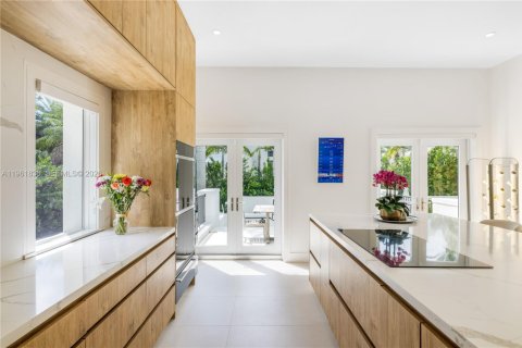 Villa ou maison à vendre à Coral Gables, Floride: 4 chambres, 332.87 m2 № 2024788 - photo 9